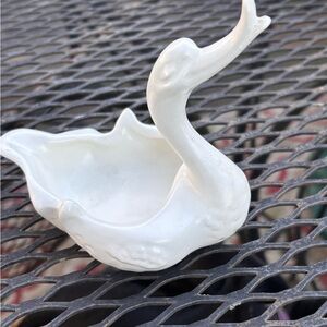 Hull pottery white ceramic duck trinket